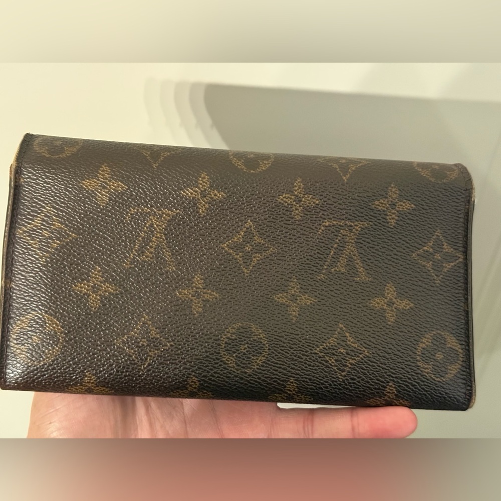 Louis Vuitton Monogram Sarah Wallet - Picture 7 of 11